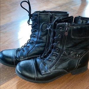 Guess boots